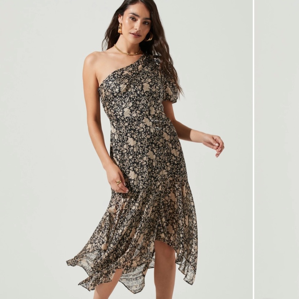 ASTR The Label Santorini Floral One Shoulder Midi Dress - Black & Gold - Size XL